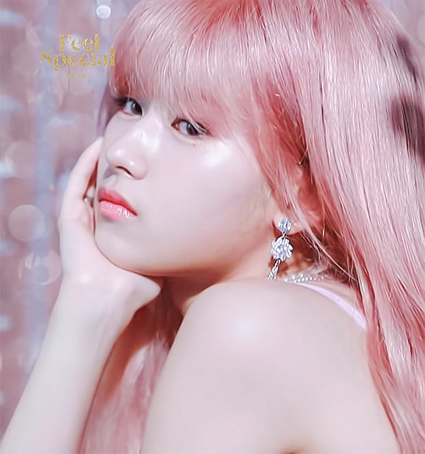 "Feel Special"자켓촬영 비하인드 트와이스 사나.gif | 인스티즈