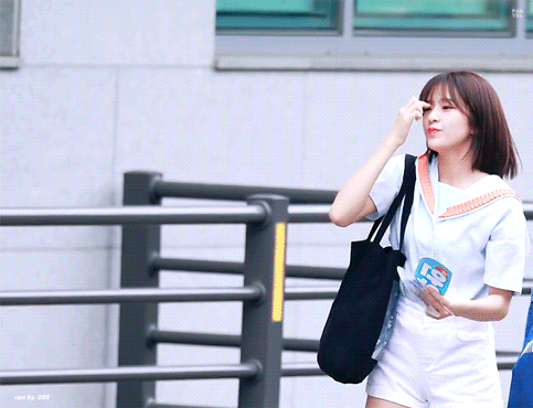프듀48 안유진 출근길.gif | 인스티즈