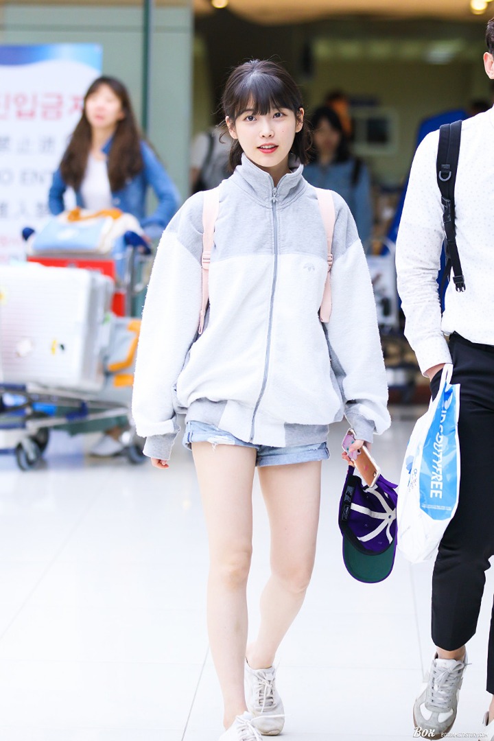 아이유 2017년 대학생룩 모음.jpg | 인스티즈