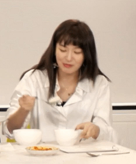 브이앱 방송에서 엄청 잘먹는 슬기.gif | 인스티즈