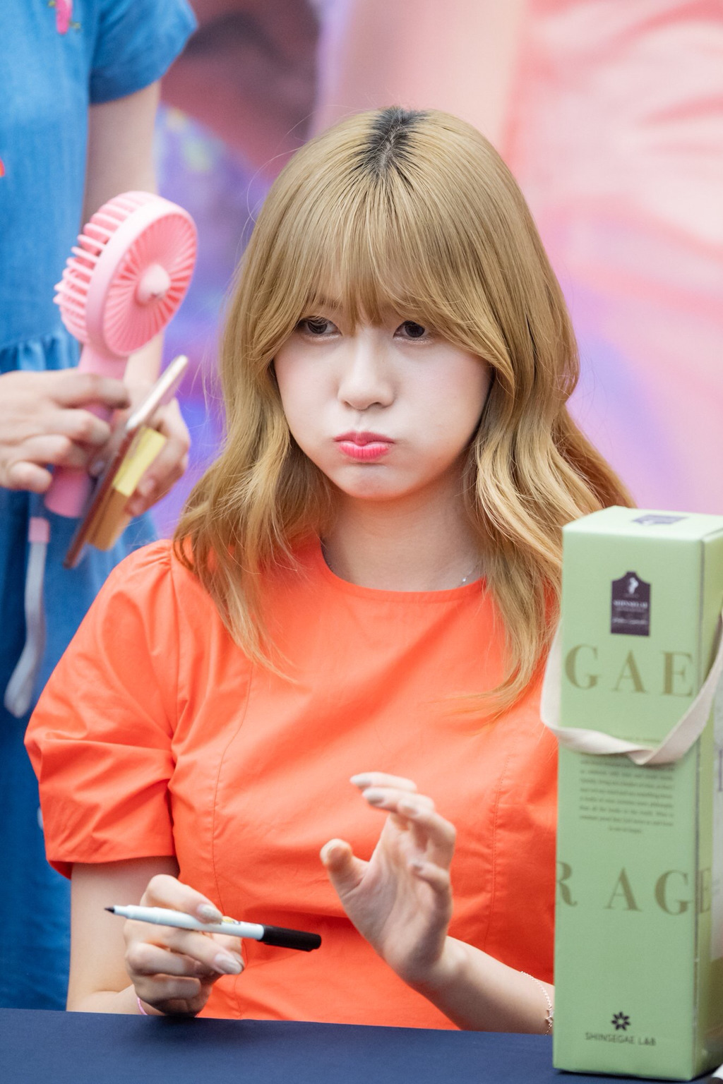 [에이핑크] 아몬드 초콜릿이 먹고싶어서 하영이 | 인스티즈