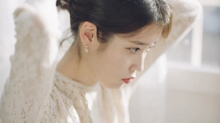 머리 묶는 아이유.gif | 인스티즈