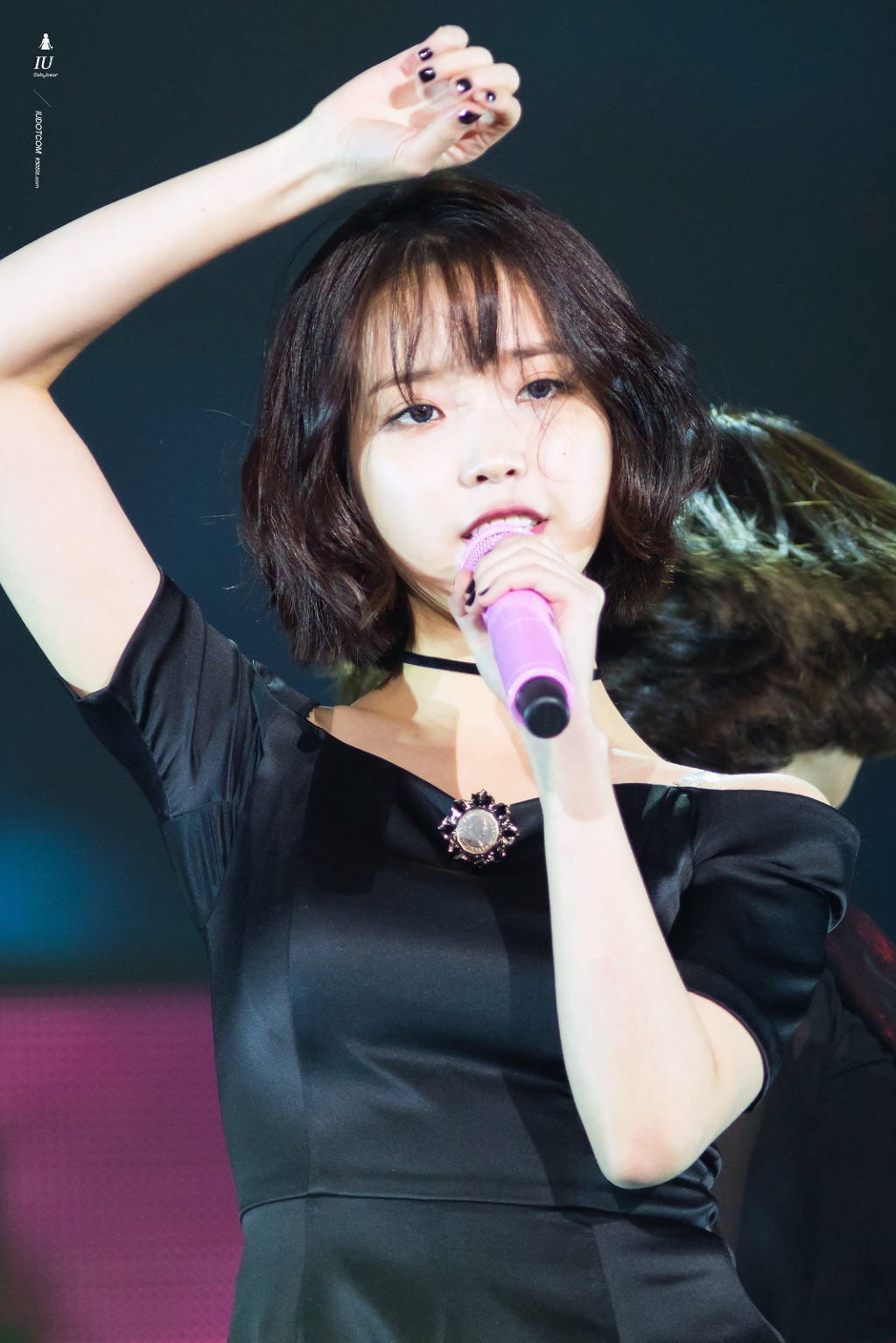 귀엽고 이쁜데 섹시하기까지한 아이유.jpgif | 인스티즈