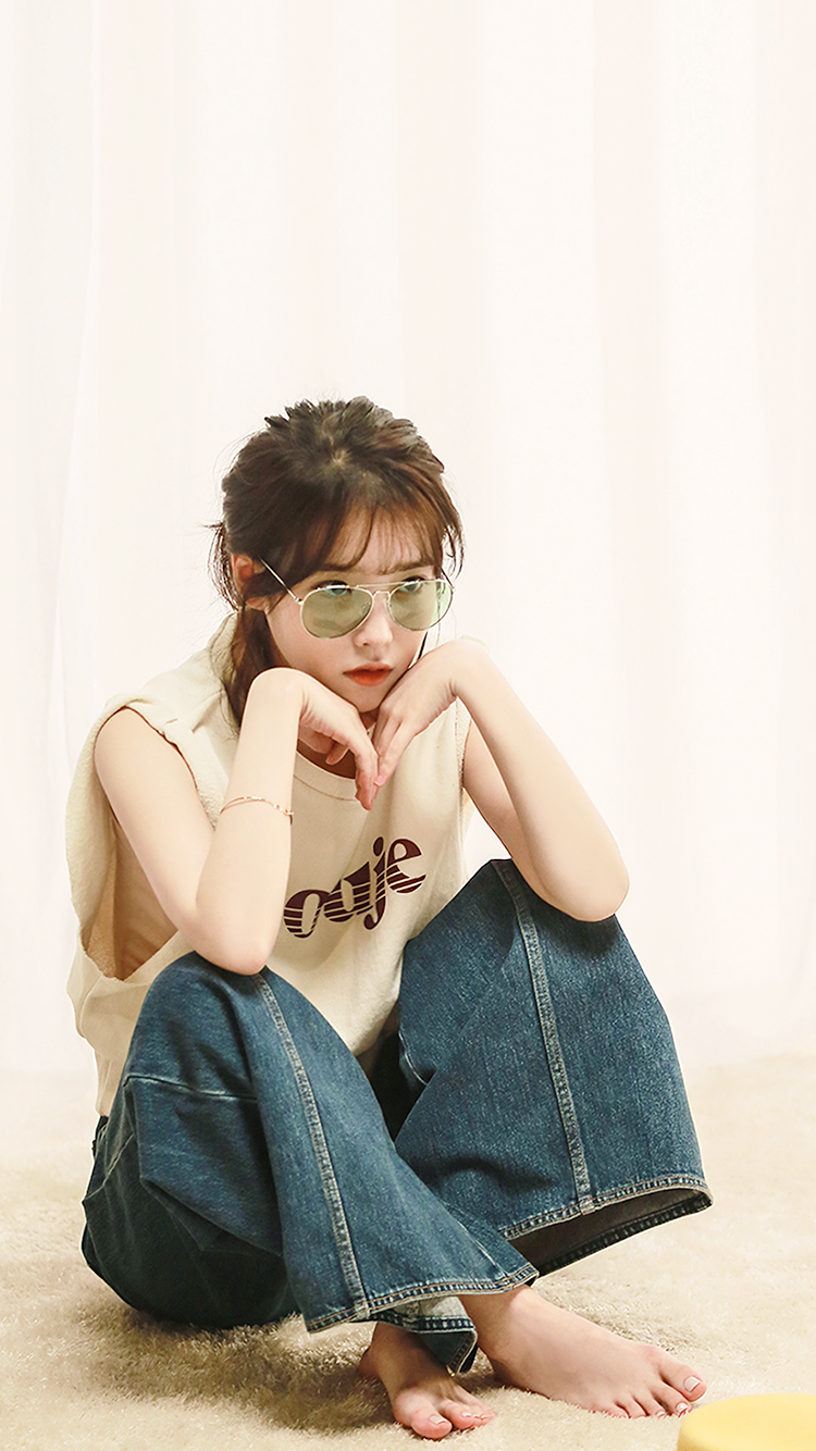 2018 아이유 달력 비하인드 폰 배경화면 & 잠금화면. png | 인스티즈