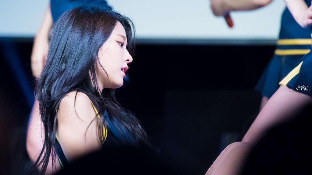 옆모습도 예쁜 설현이.jpgif | 인스티즈