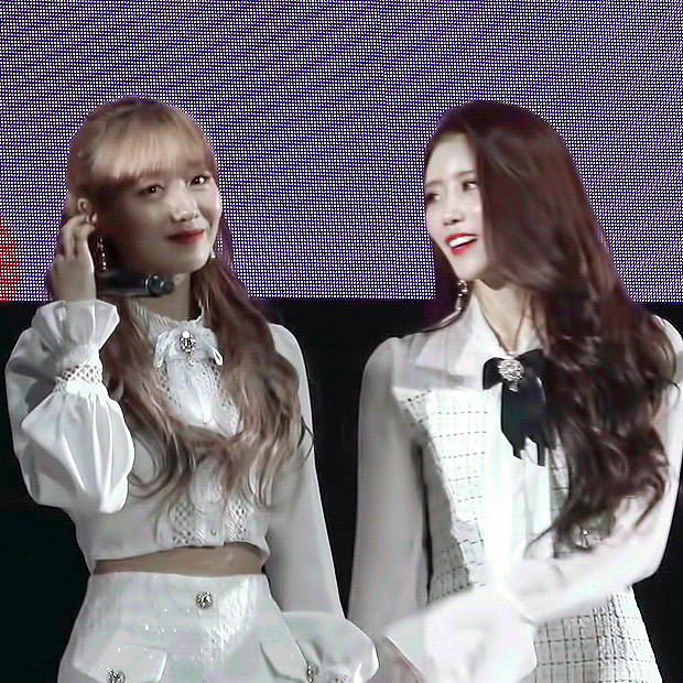 물은 먹고 싶은데 가지러가기 귀찮았던 러블리즈 미주.gif | 인스티즈