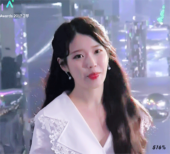 마치 여신과도 같았던 아이유 멜론뮤직어워드 짤.jpgif | 인스티즈