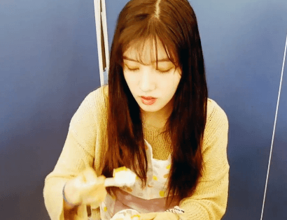 케잌 취식하는 시연.gif | 인스티즈