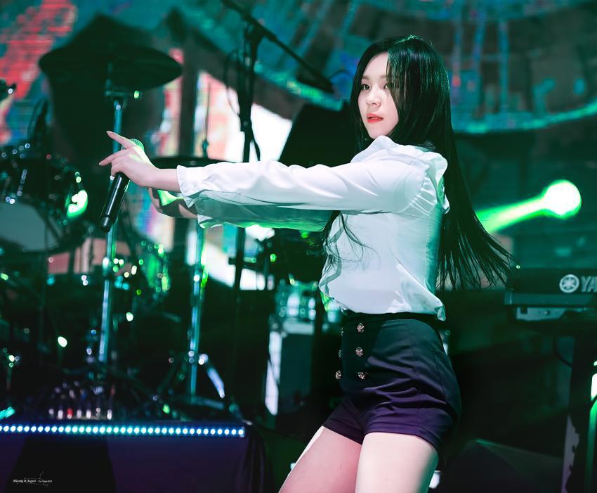 스웨덴전까지 약 3시간 남아서 여자친구 엄지.jpg.gif.미모 ㅓㅜㅏ | 인스티즈