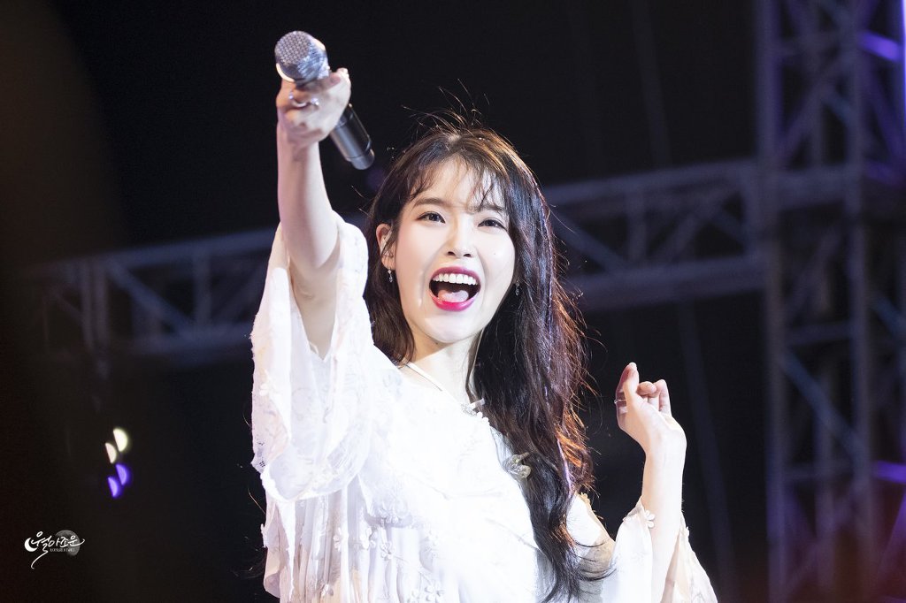 아이유는 어쩜 이리 이쁘지.jpgif | 인스티즈