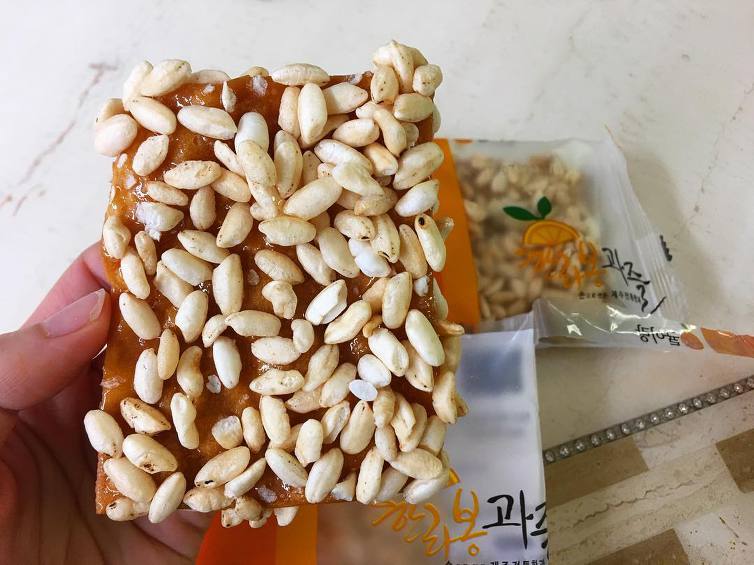 끊임없이 술술 들어가기로 유명한 한과.JPG | 인스티즈