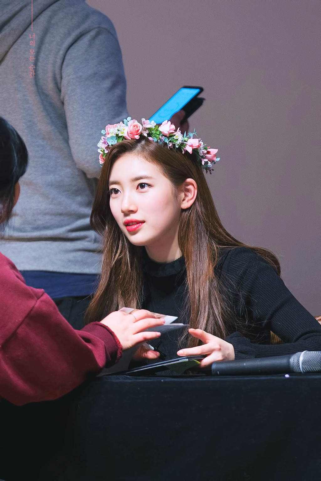 얼굴에서 빛이 나는 배수지.jpgif | 인스티즈