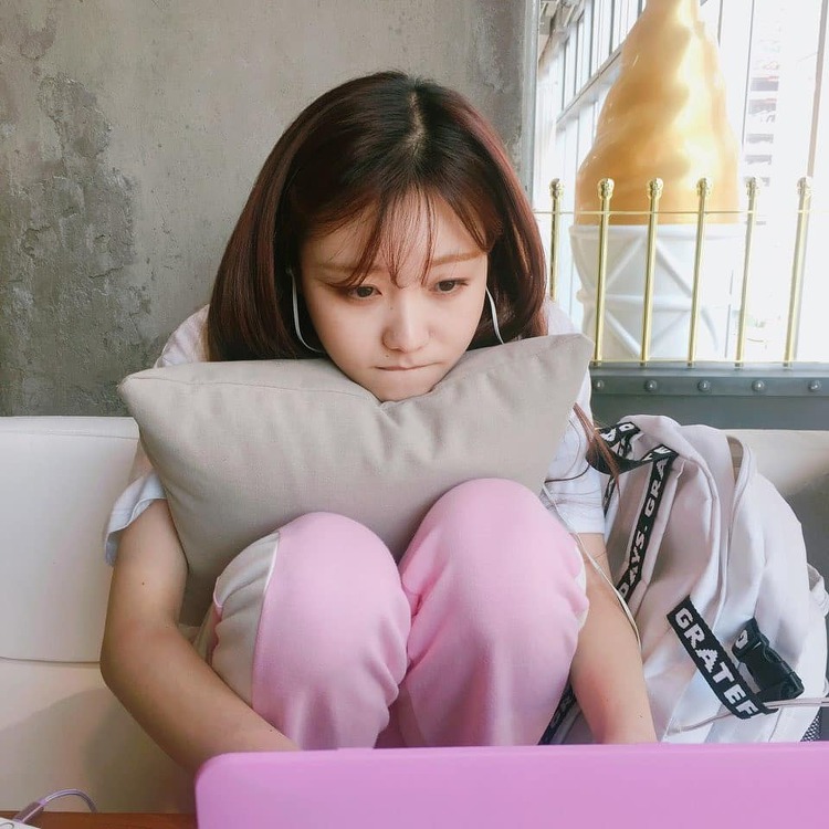 친언니가 찍어준 사진들 자랑하는 러블리즈 수정이.jpg | 인스티즈