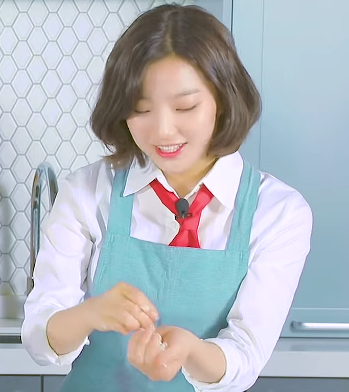 180607. 스시 만드는 프로미스나인 새롬이.jpg | 인스티즈