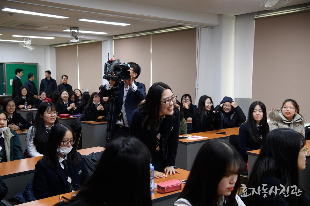 [효자동사진관] 문재인 대통령 포항여고 방문 사진(엄청 시끄럽긔) | 인스티즈