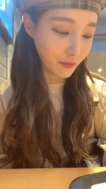 어제 3주년 기념 인스타 라이브한 모모랜드 연우.gif | 인스티즈