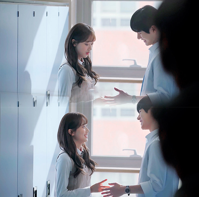 기억해..? 복도에서 떠들다.. 같이 혼나던 우리 둘... 기억 조작이 따로 없는 하이틴 웹드 | 인스티즈