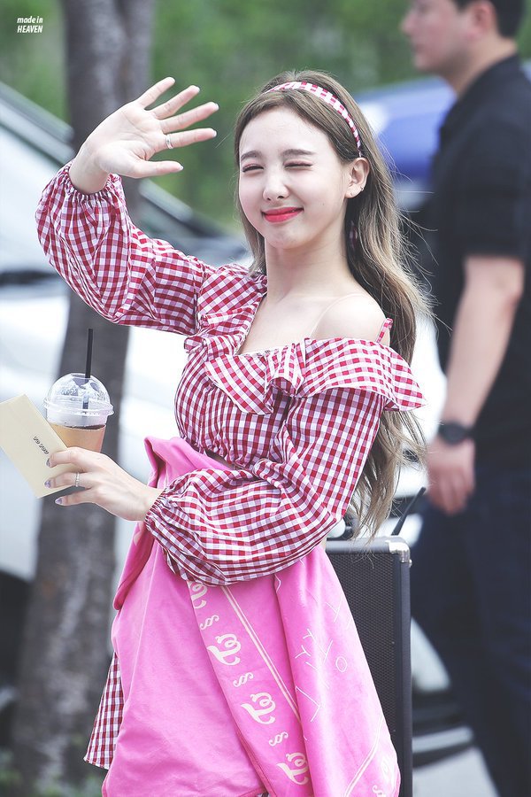 오늘이 생일인 트와이스 맏내 나연이.jpgif | 인스티즈