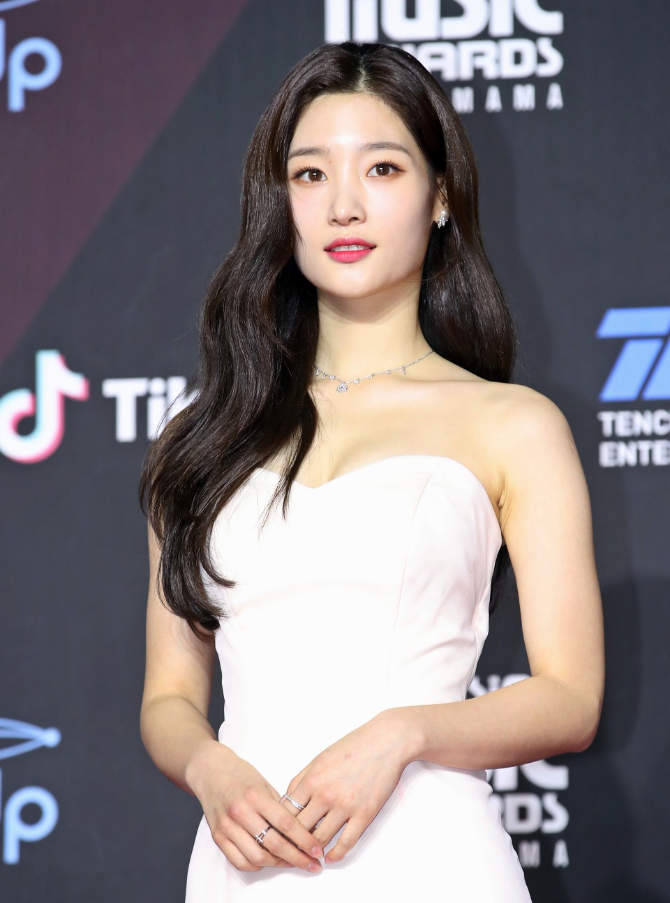 정채연 2018 MAMA 드레스 | 인스티즈