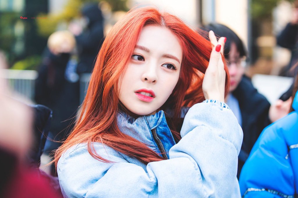 빨간머리가 잘어울리는 ITZY 유나.jpgif | 인스티즈