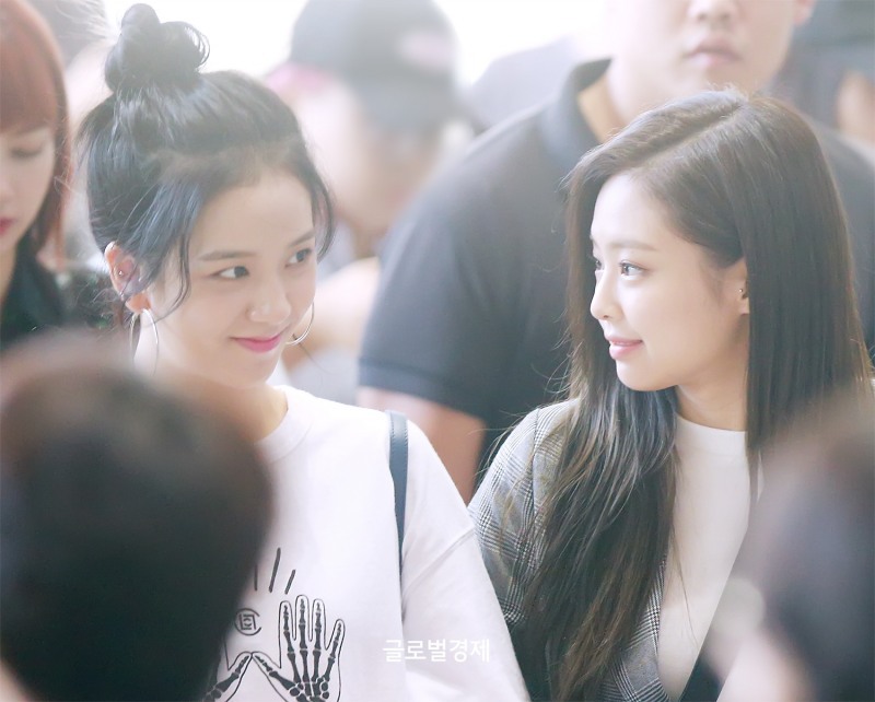 블랙핑크 오늘자 김포공항 사진.jpg | 인스티즈