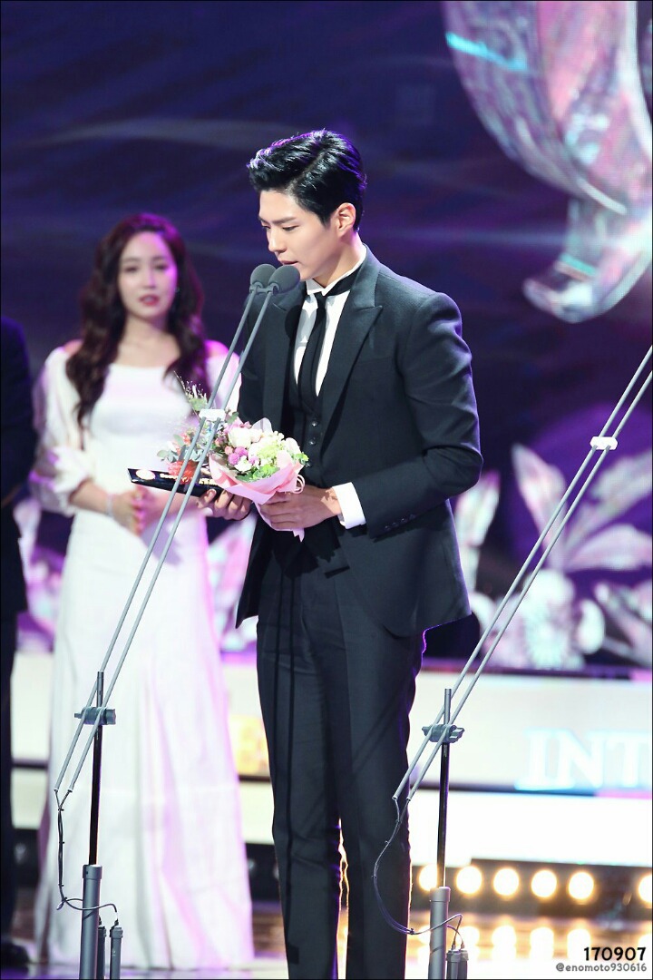 박보검 쓰리피스 수트 코디 수준.JPG | 인스티즈