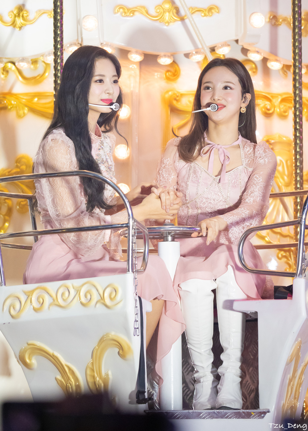 어제 골든디스크어워즈 트와이스 쯔위의 미모ㄷㄷㄷ.jpgif | 인스티즈