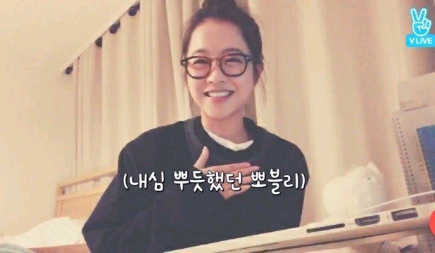 지하철 탔는데 옆자리에 본인 영상보는 시민을 만난 박보영.jpg | 인스티즈