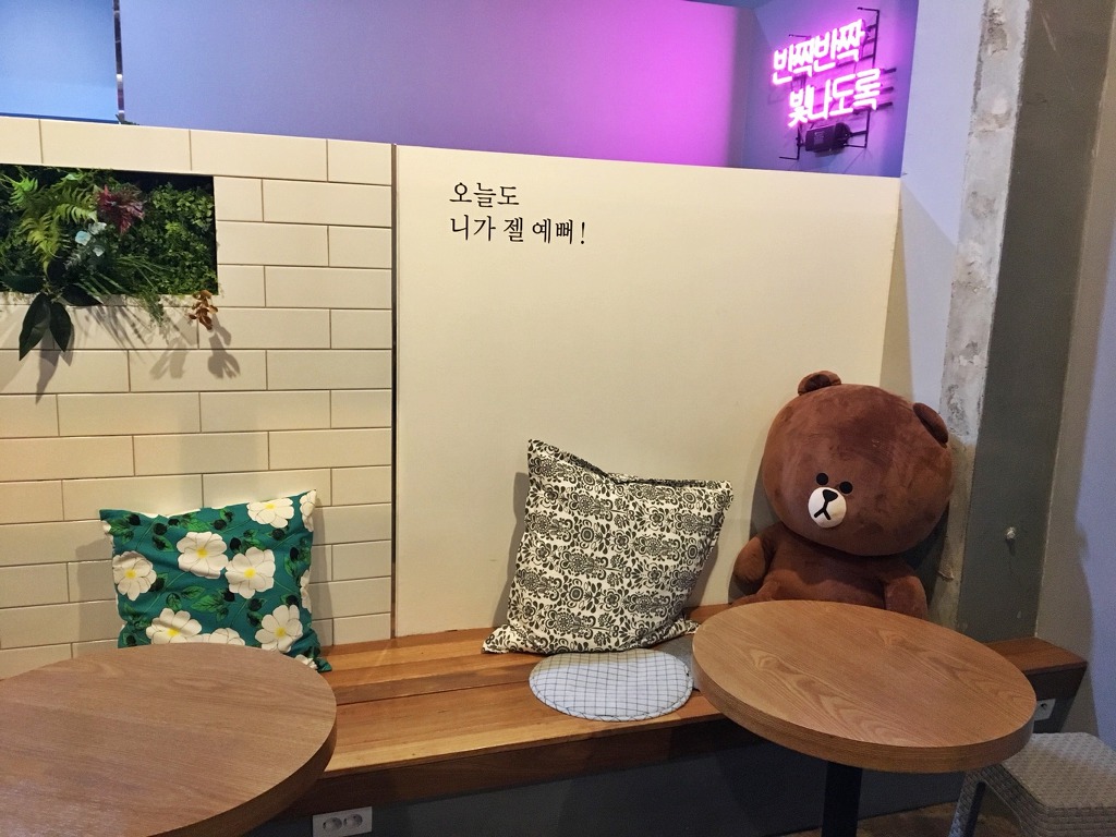 그녀의커피잔 이미지